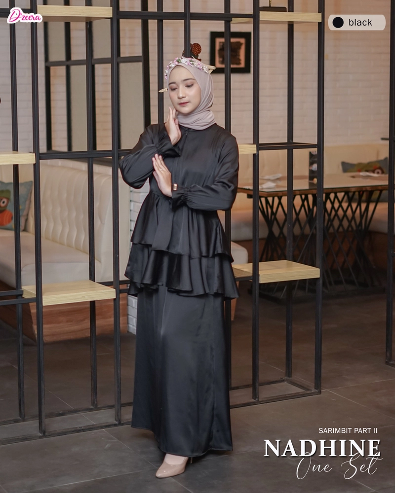 Product image Dzeera - NADHINE ONE SET / blouese dan skirt allure silk premium S BLACK