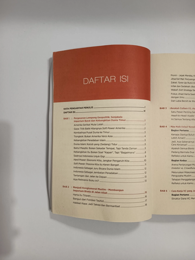 Product image Serikat Usaha Muhammadiyah Official - Buku Muslim Entrepreneurs Guide To Venture Capital Fundraising 400 Merah