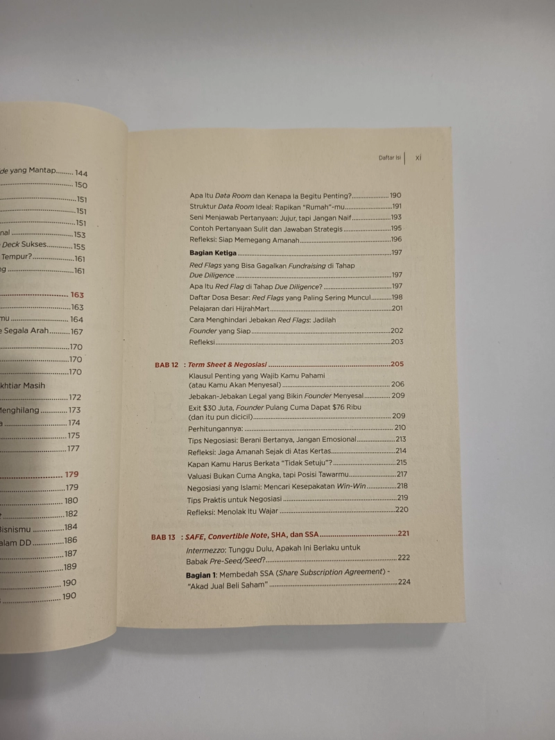 Product image Serikat Usaha Muhammadiyah Official - Buku Muslim Entrepreneurs Guide To Venture Capital Fundraising 400 Merah