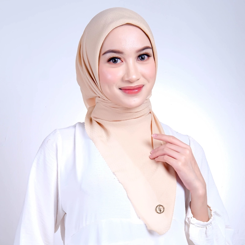 Product image Forall - Jilbab Segiempat Polos Forall - CHAYRA Chevron Sonic Logo Plat Gold Allsize Coksu
