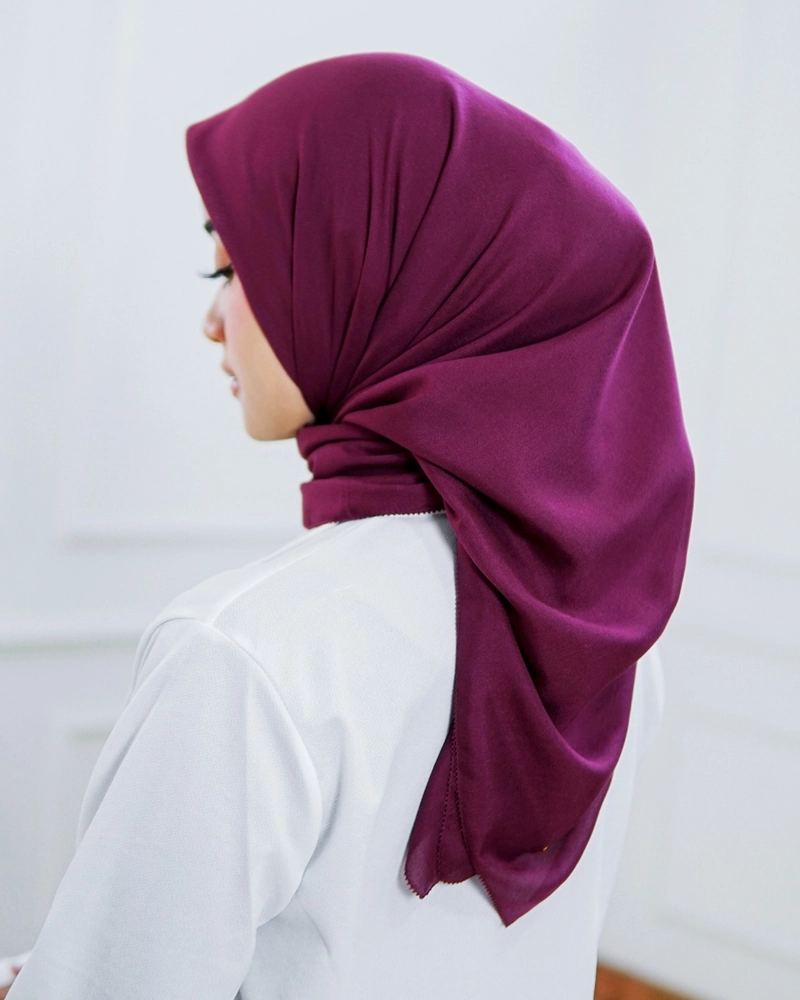 Product image byLayna Official - byLayna Official - Jilbab Segiempat Kerudung Hanin Scarf All Size Maroon