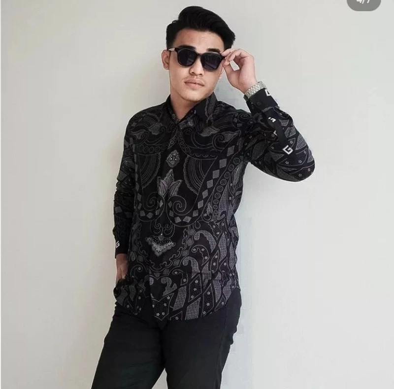 Product image Kois Batik - BATIK KANTOR FORNAL KEMEJA CASUAL LENGAN PANJANG EXSLUSIVE NEW ARRIVAL M Hitam kombinasi