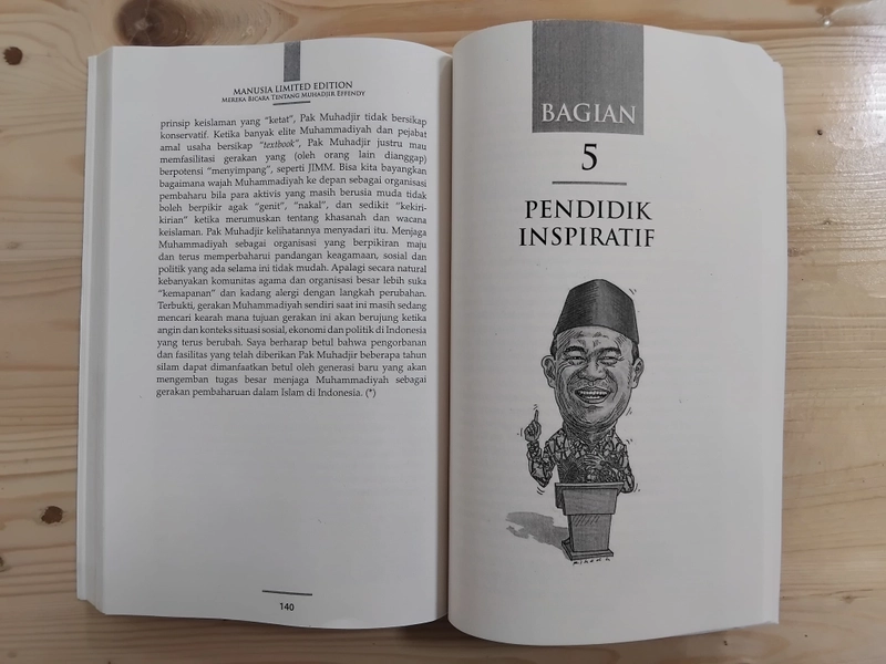 Product image Serikat Usaha Muhammadiyah Official - Manusia Limited Ediction 0.4 putih