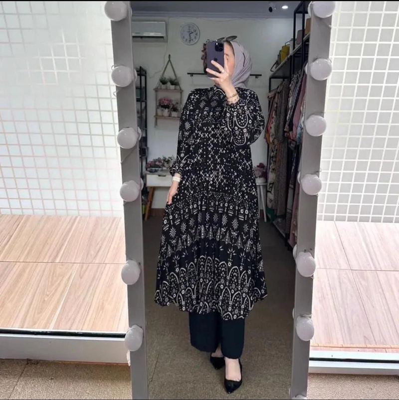 Product image Khisna collection - Oneset tunik mahkota hanania model plisket bahan adem bagus untuk segala macam acara Allsize Hitam