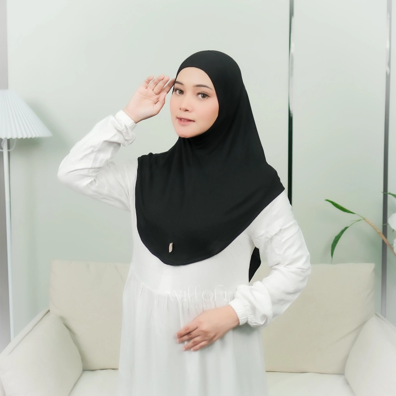 Product image Sakura Baru - Sakura Baru X Willofi - Hijab Bergo Instan Dagu Livia Rayon Anti Uv dan Anrti Bakteri All Size Hitam