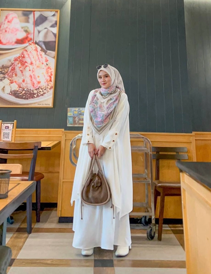 Product image Batik Alfin - New setelan rok Humaira di lengan ada kancing yg masih viral model kekinian terbaru Allsize Humaira putih