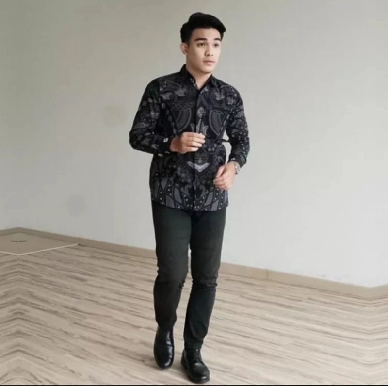 Product image Kois Batik - BATIK KANTOR FORNAL KEMEJA CASUAL LENGAN PANJANG EXSLUSIVE NEW ARRIVAL M Hitam kombinasi
