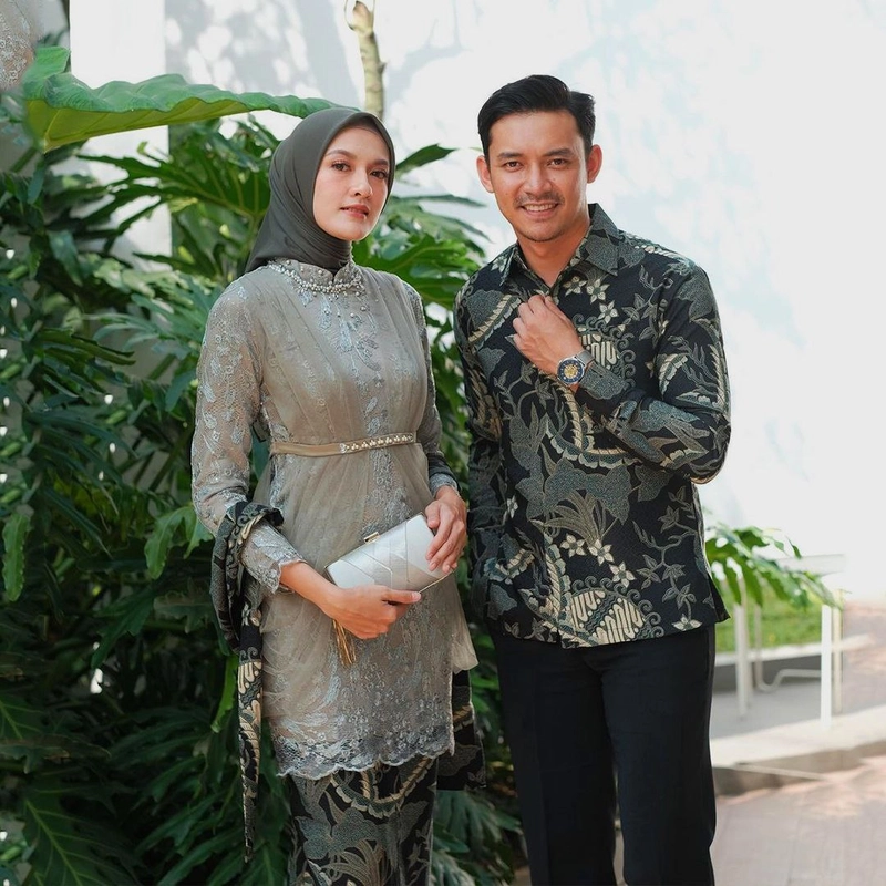 Product image COLLECTION SARJANA - Batik Couple Alin- Brokat Tille Mutiara -Furing Satin - Payet Mutiara ROK+ SELENDANG GREEN
