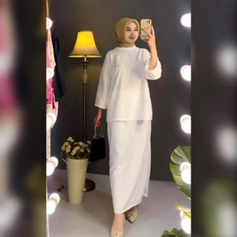 Product image [CUCI GUDANG] Baju Setelan Rok Alana Set Rok (Preimium Quality) All size fit to XL Off White