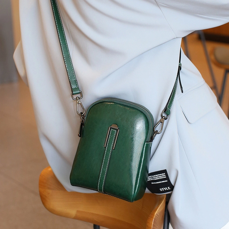 Product image Tas Selempang Wanita Sling Bag Lottus Glossy CBLB70LOTTUSGLOSSY Small Hijau Tua