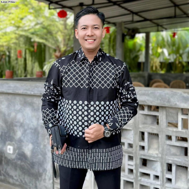 Product image Kois Batik - Atasan batik couplen motif jaring hitam modern tunik dan kemeja M Kemeja jaring hitam