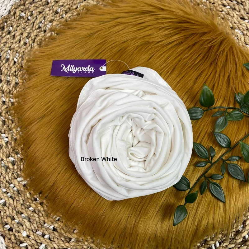 Product image Milyarda Hijab Official - Revina Allsize Broken White