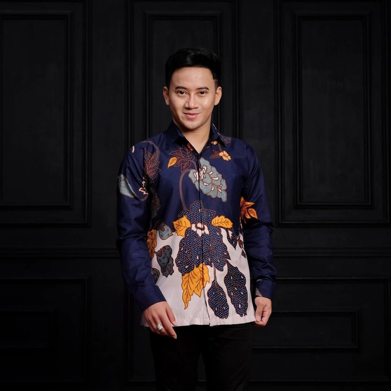 Product image Kois Batik - Batik couplen Gamis wanita pria kemeja kekinian motif mawar navy M Kemeja mawar navy