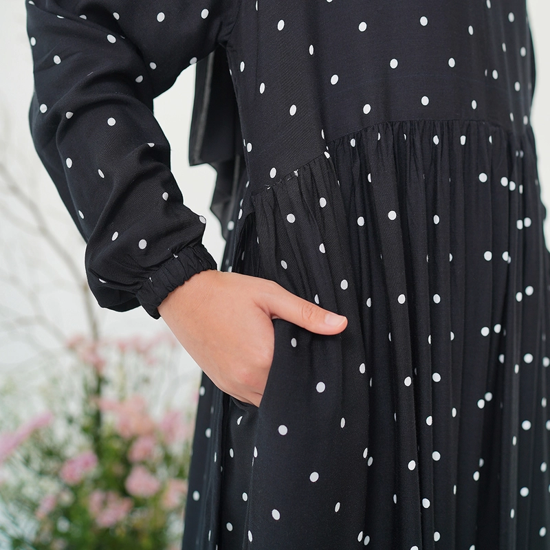 Product image Yasmin dress Syari Muslimah warna HITAM bahan Rayon Viscose Premium Busui Friendly S HITAM