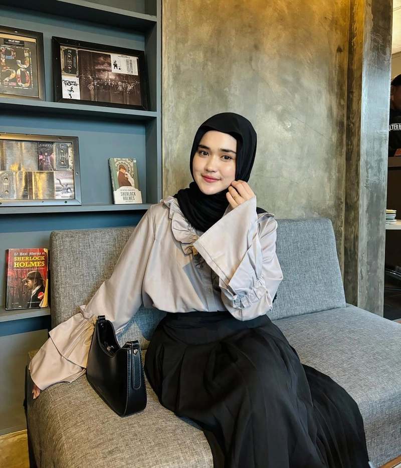 Product image byLayna Official - Baju Kemeja Wanita Ashley Blouse Allsize Grey