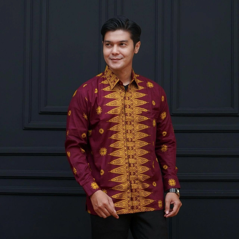 Product image Kois Batik - Kemeja Batik Pria Berlapis Furing Modern Terbaru Motif toraja burgundy M Kemeja toraja burgun