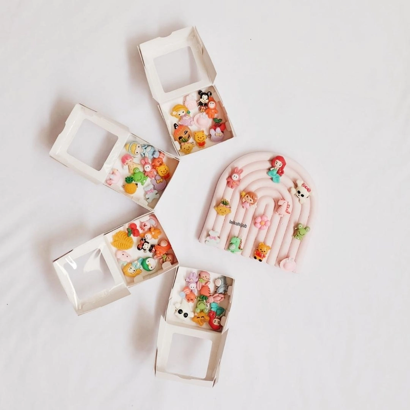 Product image Leika - PAKET BROSS MINI IMUT KARAKTER ANAK UNTUK HIJAB JILBAB MURAH LUCU SEMAT HIJAB 2cm Random