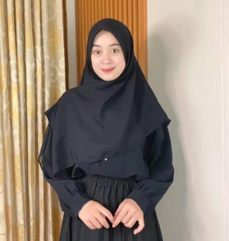Product image Milyarda Hijab - Japzip Zipper Square Allsize Hitam