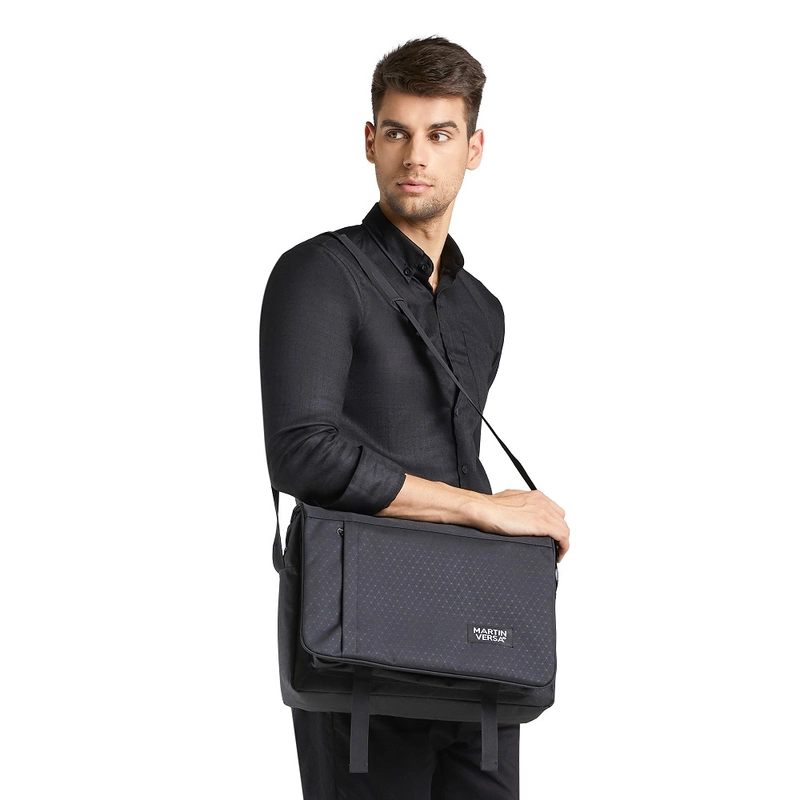Product image Martin Versa SL1 EVOX Tas Selempang Pria Laptop Macbook Kanvas Men Messenger Bag Free Size Hitam