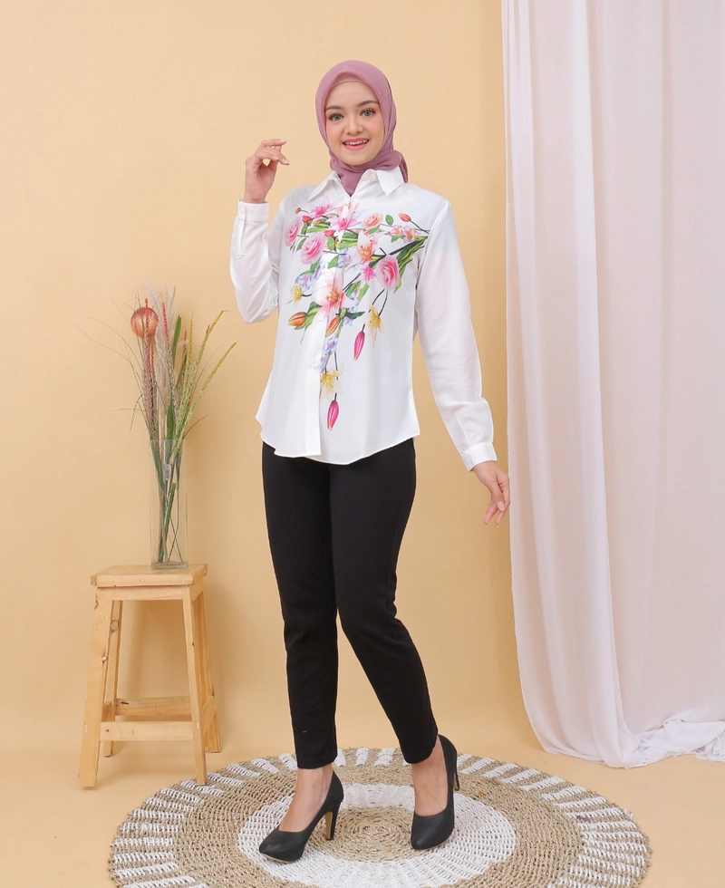 Product image Kemeja Atasan Wanita Syahrinda Motif Bunga Rose Tulip Standar Allsize Standar putih