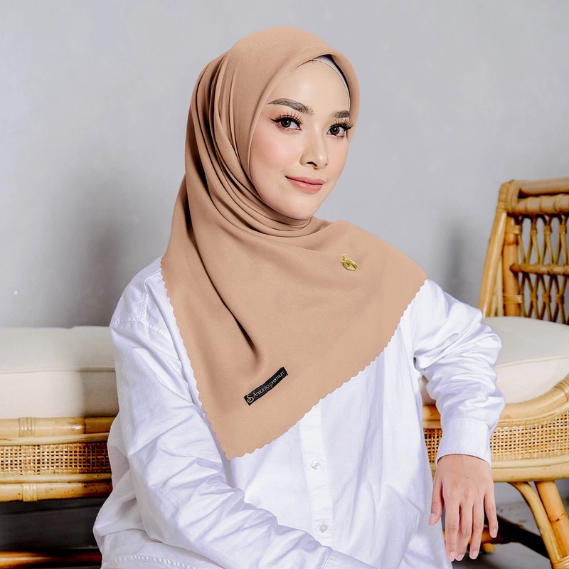 Product image Ansania - Ansania Premium Scarf - Elina Glamour Glitter Laser Cut - Hijab Kerudung Segiempat with Pouch All Size Cream