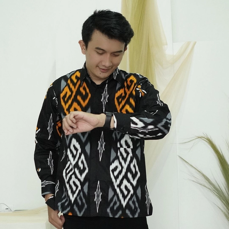 Product image COLLECTION SARJANA - Kebaya Batik Couple Naumi Batik Couple Sarimbit Terbaru - Brokat Tille Mutiara Kemeja M Naumi