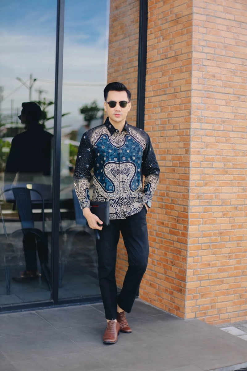 Product image COLLECTION SARJANA - KEMEJA LENGAN PANJANG- KEMEJA BATIK - ADHINATHA - FURING M ADHINATHA