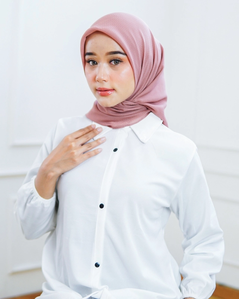 Product image byLayna Official - byLayna Official - Jilbab Segiempat Kerudung Lory Scarf All Size Brown