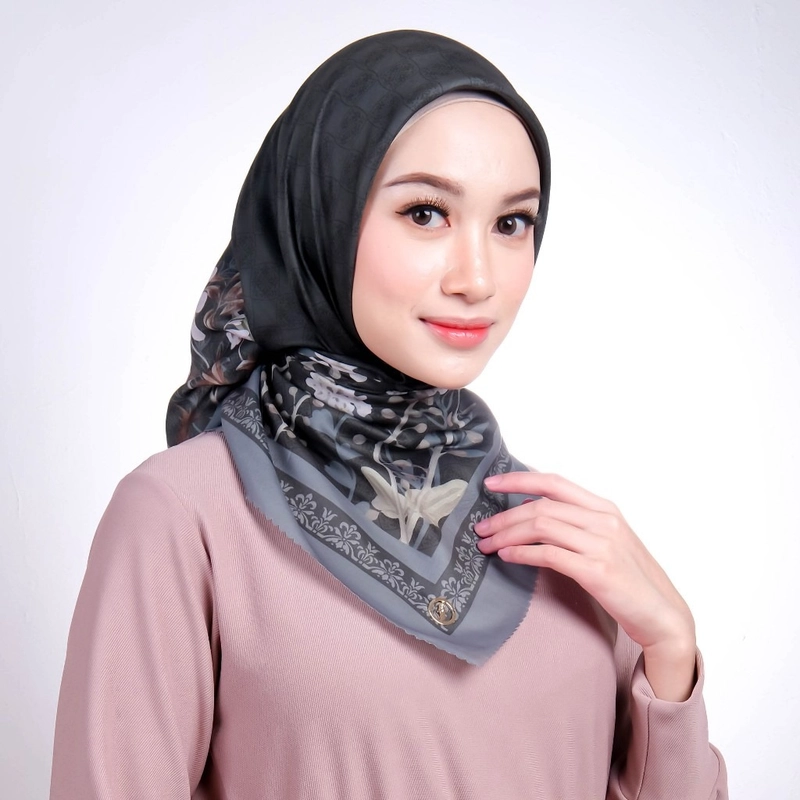 Product image Forall - Forall - Forall Hijab - Linnea Jilbab Motif Segiempat Voal Digital Plat Gold All SIze Black