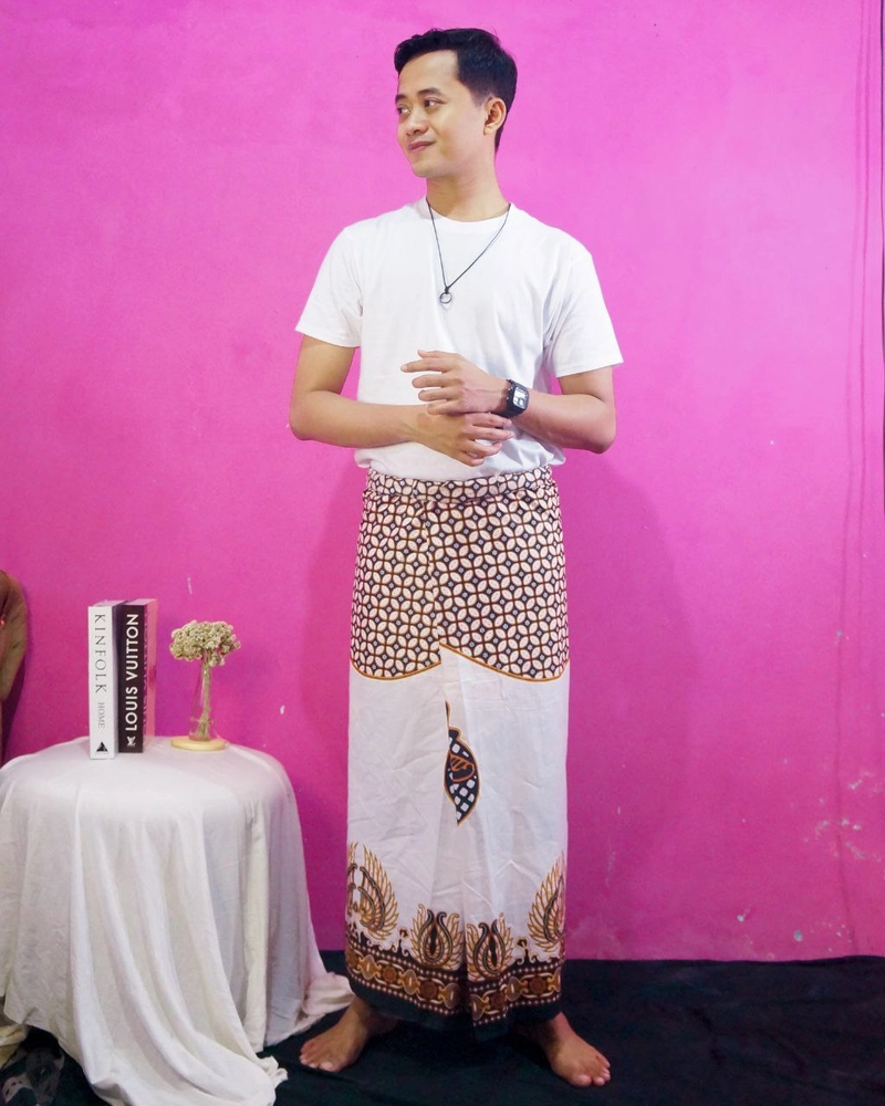 Product image Kois Batik - Sarung keluarga couplen Dewasa dan anak remaja putih semar Sarung remaja Putih wayang