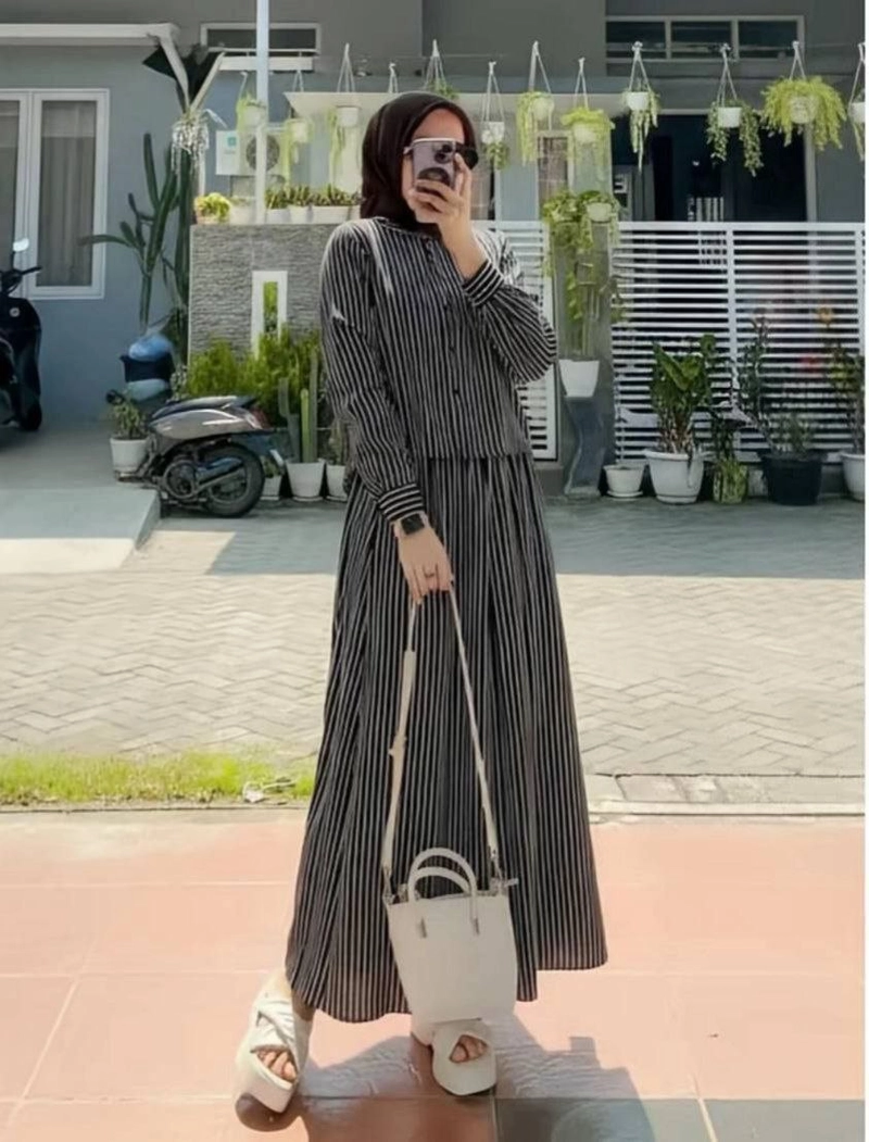 Product image Khisna collection - Sheila oneset rok salur wanita kekinian no hijab Jumbo Hitam