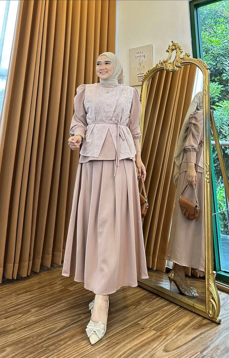 Product image Khisna collection - Ravina set rok 3in 1 wanita Allsize Dove