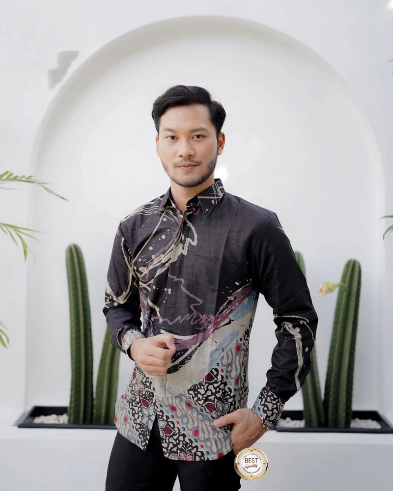 Product image Kois Batik - Kemeja Batik slimfit Sangat Keren Sekali buat kerja atau santai M Kemeja abu kombinasi