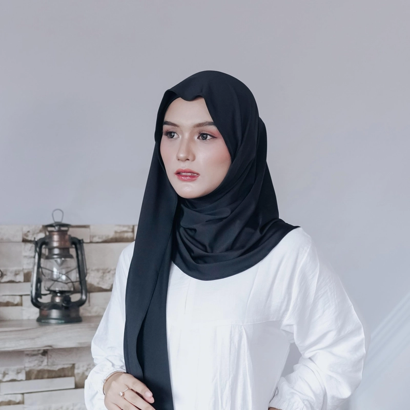 Product image Sakura Baru X Willofi - Hijab Pashmina Floryn Instan Inner Oval Meleyot Spandek Jersey Premium Musli All Size Hitam