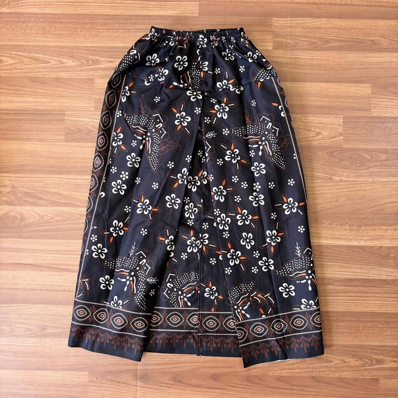 Product image Kois Batik - Sarung Instan Anak Simpel Mudah Dipakai Untuk Anak Kesayangan free peci rajut L Sarung instan kupu