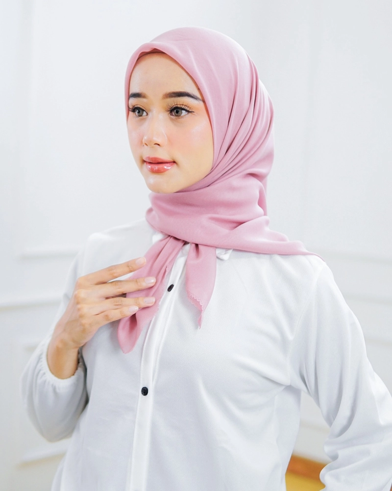 Product image byLayna Official - Kerudung Segi Empat Hijab Voal Elzha Scarf Allsize Dusty Pink