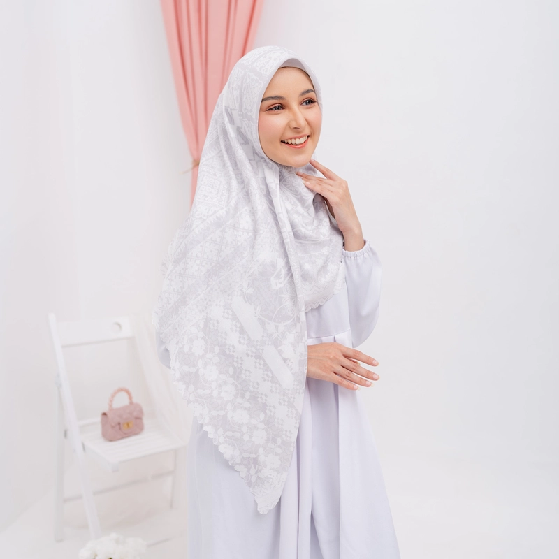 Product image Nizana Hijab - Nizana Hijab - Voal Ultima Zunaira series 120cmx120cm milk