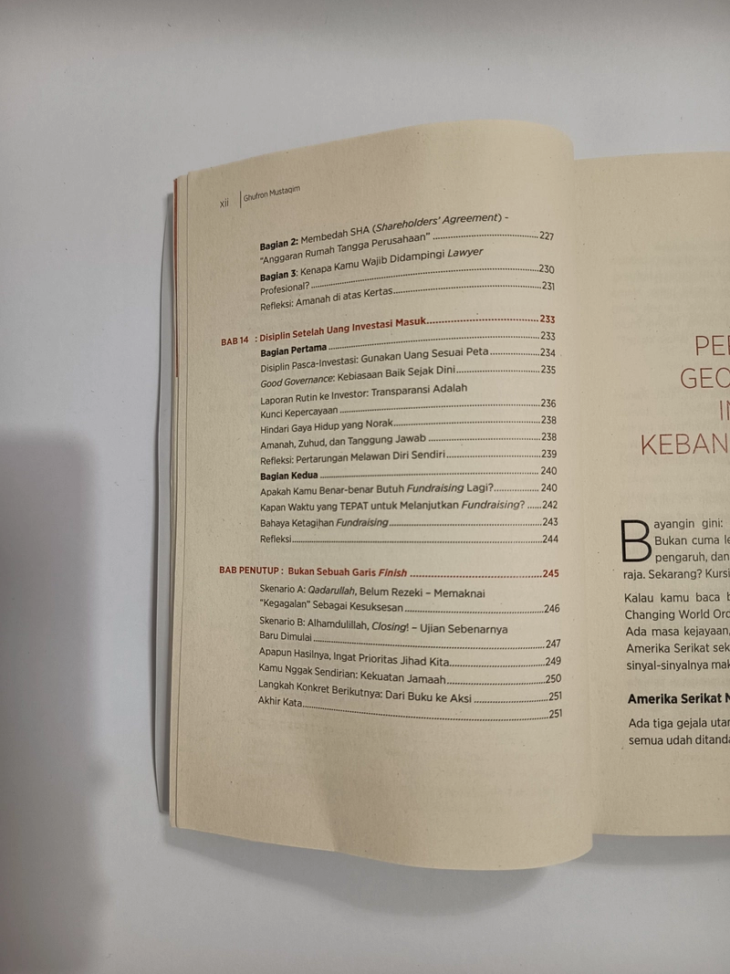 Product image Serikat Usaha Muhammadiyah Official - Buku Muslim Entrepreneurs Guide To Venture Capital Fundraising 400 Merah