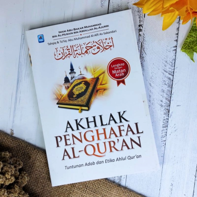 Product image Buku Akhlak Penghafal Alquran SC Soft Cover