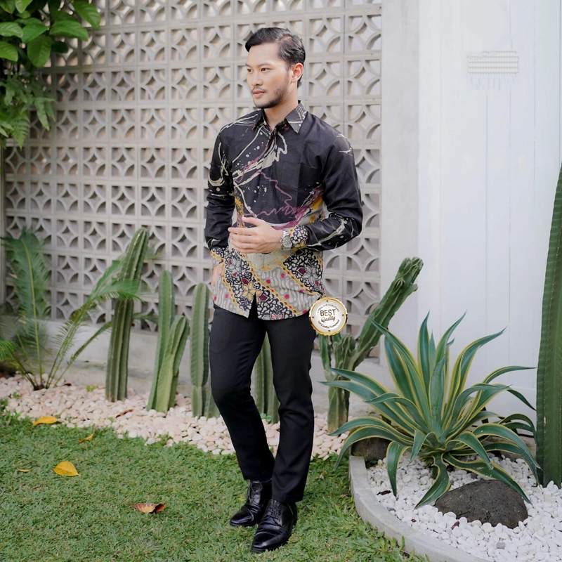 Product image Kois Batik - Kemeja Batik slimfit Sangat Keren Sekali buat kerja atau santai Xl Kemejakuningkombinsi