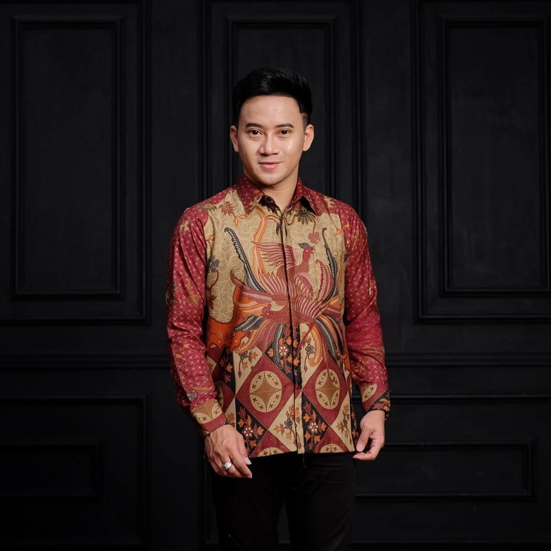 Product image Kois Batik - Batik keluaraga gamis dan kemeja modern motif ayam marun M Kemeja ayam marun
