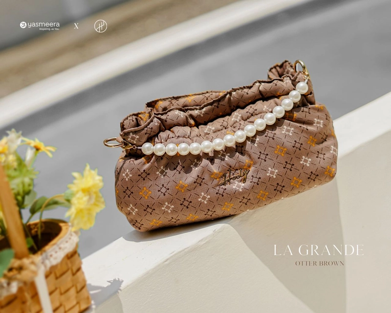 Yasmeera Official - Sarimbit La Grande 2024 - Otter Brown STANDARD LA GRANDE BAG HODY