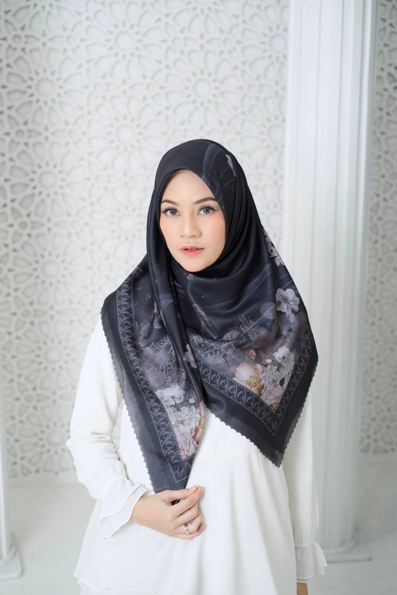 Product image Milyarda Hijab Official - Segiempat Motif Divya Syari Allsize Black