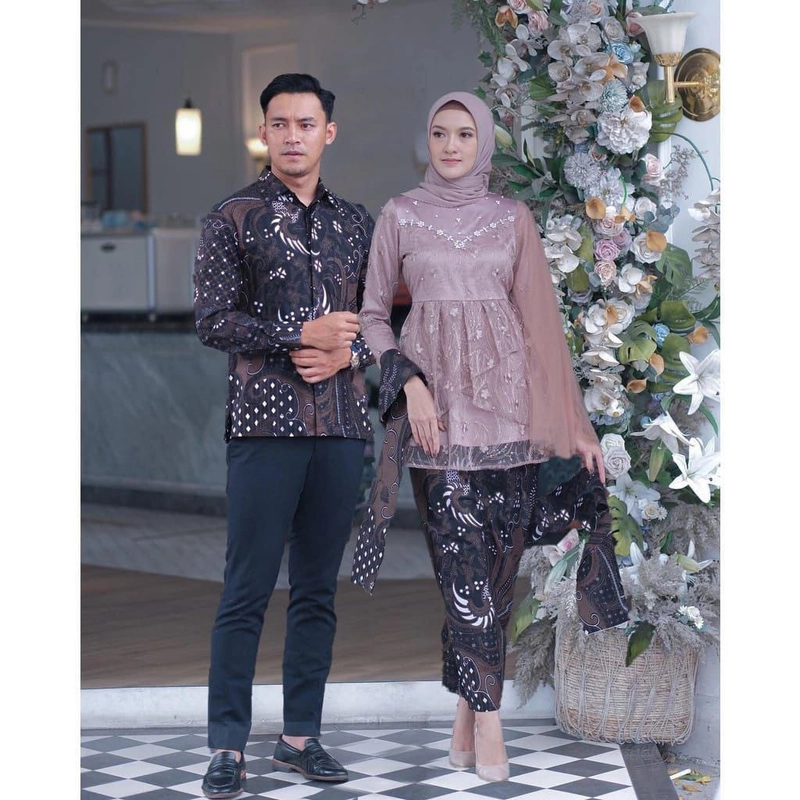 Product image COLLECTION SARJANA - Batik Nikita Couple Kebaya TERBARU Kebaya Tunangan Wisuda Dan Lamaran Terbaru KEMEJA M ROSE