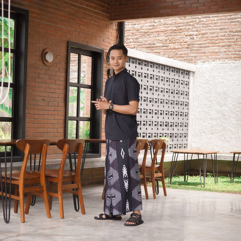 Product image Kois Batik - Sarung dewasa motif garis bagus banget Katun prima Sarungdewasa120×220 Abu