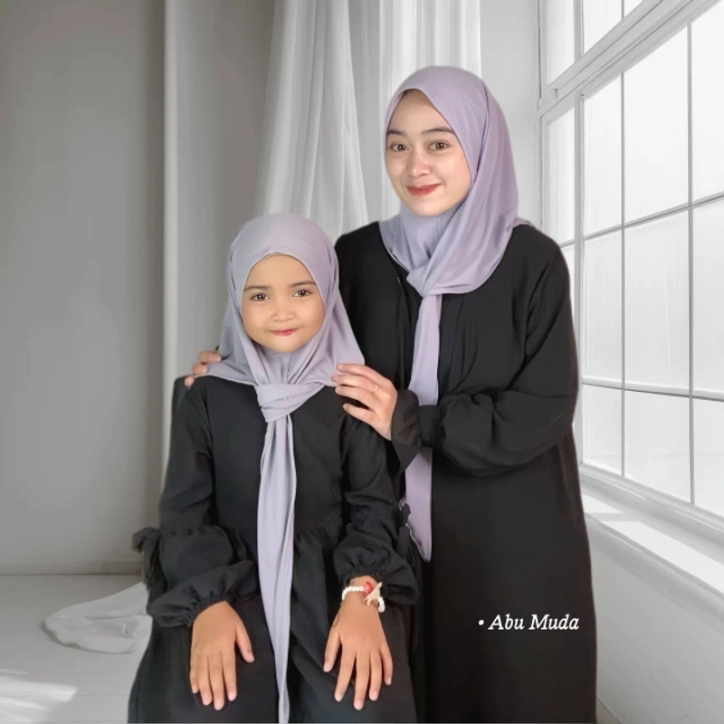 Product image Milyarda Hijab - Paket Hampers Box SegiEmpat Motif 2pcs Box