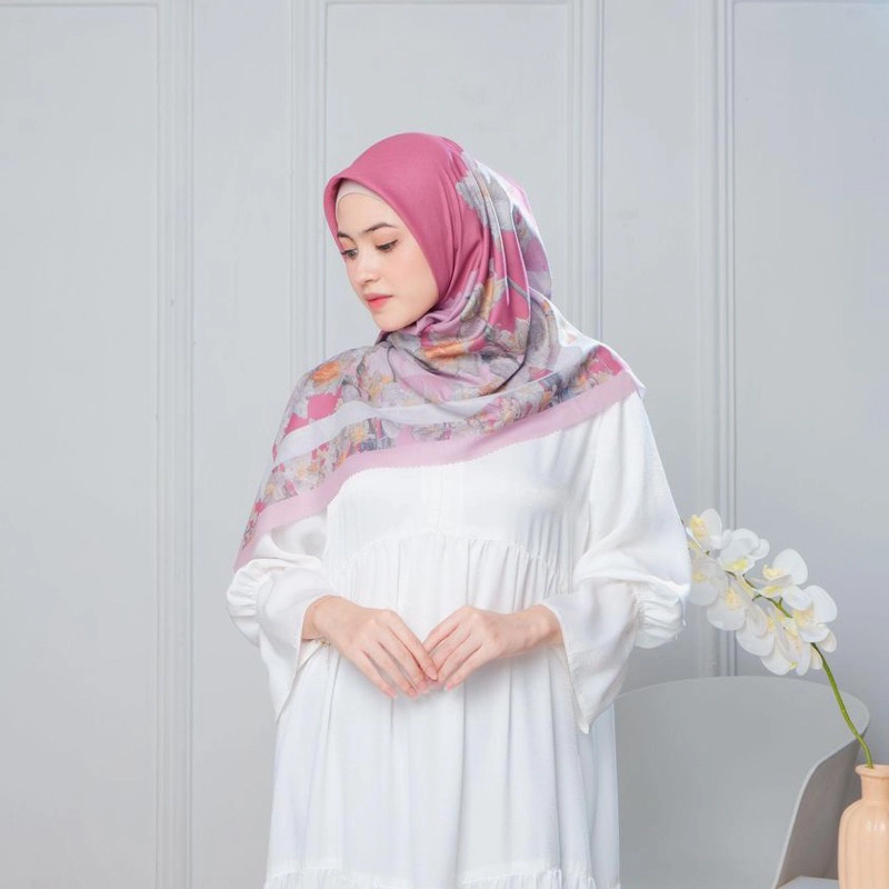 Product image Dyaramira - Lilyana Scarf Kerudung Segi Empat allsize Pink