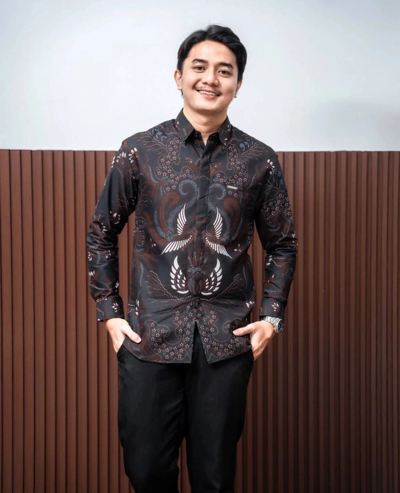 Product image Batik Alfin - Kemejan Batik pria dewasa Lengan panjang motif sawung galing modern terbaru bagus banget M Sawung galing hitam