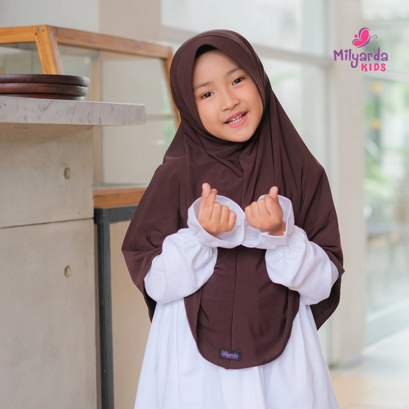 Product image Milyarda Hijab - Hijab Anak Sekolah Zelika Kids Instan M Coklat
