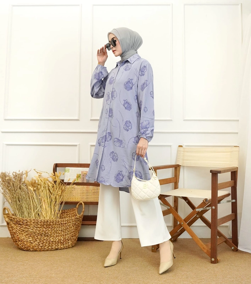 Product image Syahrinda [TA] - Tunik Kancing Tory Kemeja Mint Blue Cream Print Bunga Silky Crinkle Zaramica size 2 Neon Blue